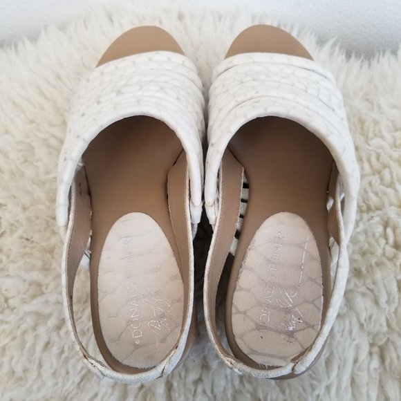 Donald J Pliner FENN Snake Skin Strappy Wedge 7.5M - Picture 9 of 12